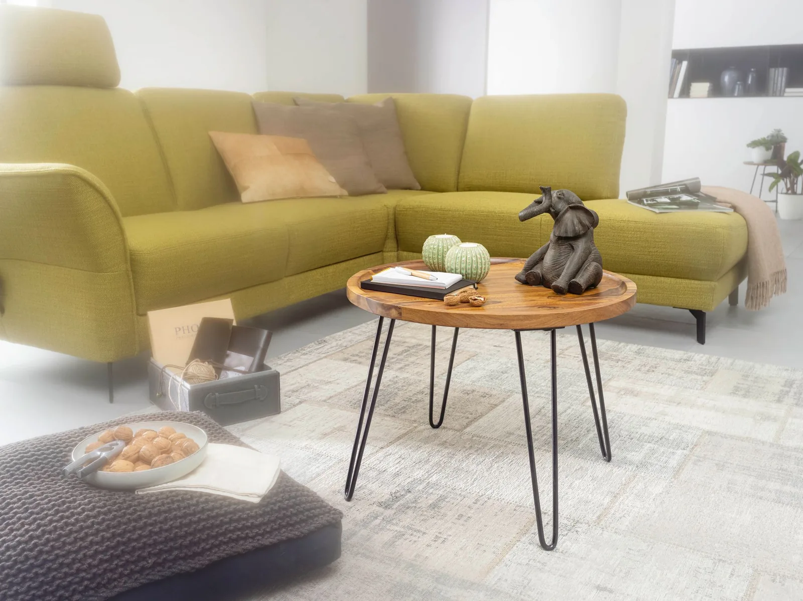 FineBuy Couchtisch Sheesham Massivholz rund Ø 60 cm – Wohnzimmertisch mit Metallbeinen im Retro Design – Handgefertigter Holztisch mit Ablagekante – 45 cm hoch