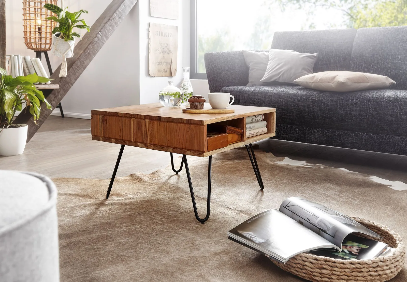 FineBuy Couchtisch quadratisch 60x60 cm Akazie Massivholz · Wohnzimmertisch mit Metall Hairpin Beinen & 2 Ablagen Stauraum · Industrial Design · Handgefertigt