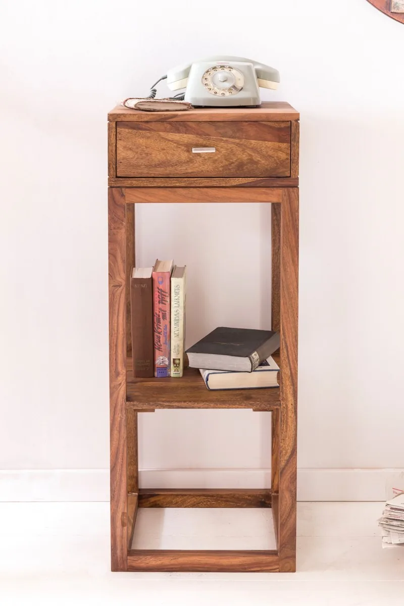 Massiver Beistelltisch PATAN aus Holz, Braun – 90 × 35 × 35 cm