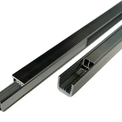 Universal U-Profil für WPC Zäune, Silber – 27 × 27 mm