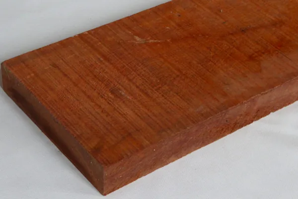 Bongossi aus Schnittholz, 40 × 200 mm Bongossi aus Schnittholz, 40 × 200 mm