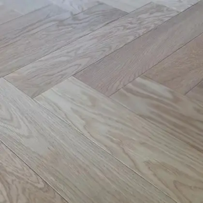 Eiche Parkett, Fischgrät, gebürstet und geölt 14 (S) x 90 (B) x 450 mm (L), Sortierung natur (1,62 m² / Paket)